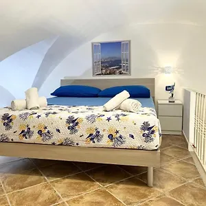 Oikos , Napoli Italia